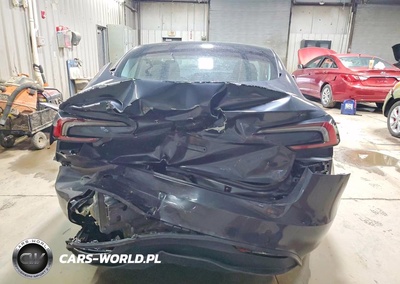 2025 Tesla Model 3 VIN:5YJ3E1EA3SF071686 - 6