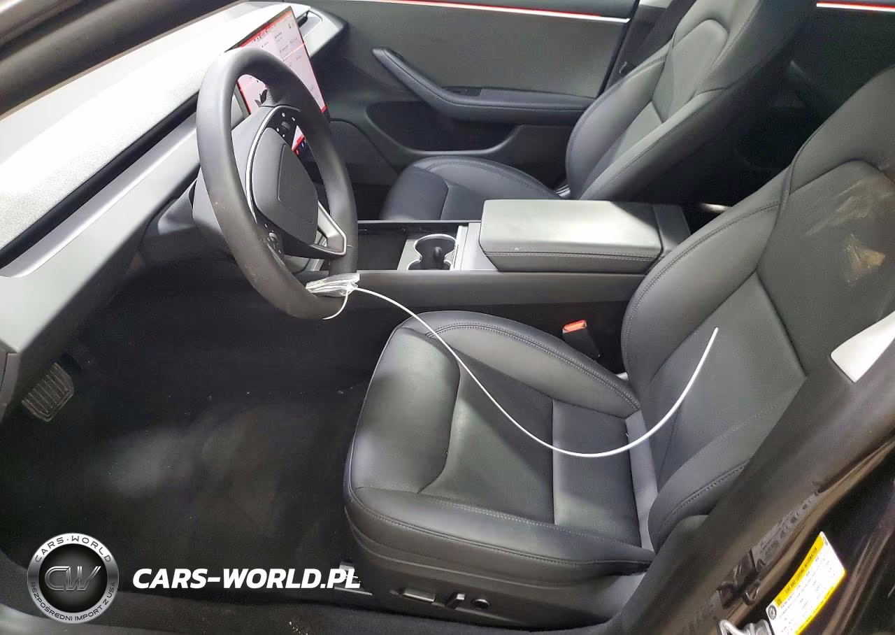 2025 Tesla Model 3 VIN:5YJ3E1EA3SF071686 - 7