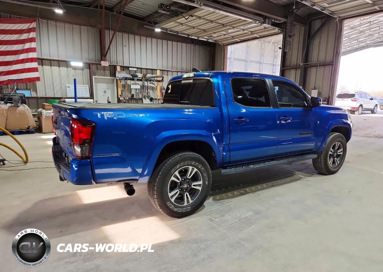2018 Toyota Tacoma Trd Sport VIN:5TFAZ5CN7JX060705 - 3