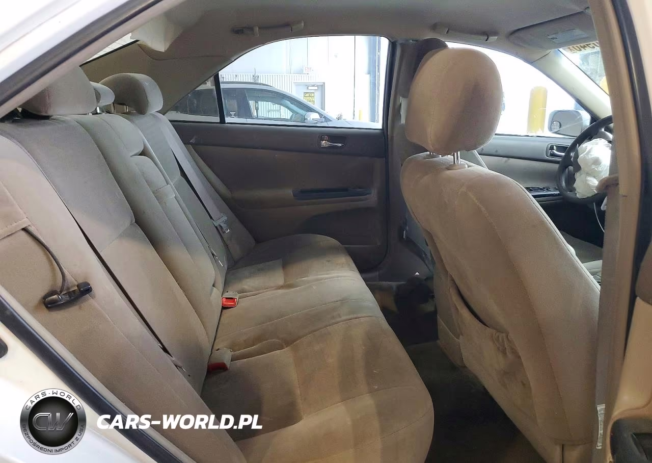 2005 Toyota Camry Le VIN:4T1BE32K75U590638 - 10