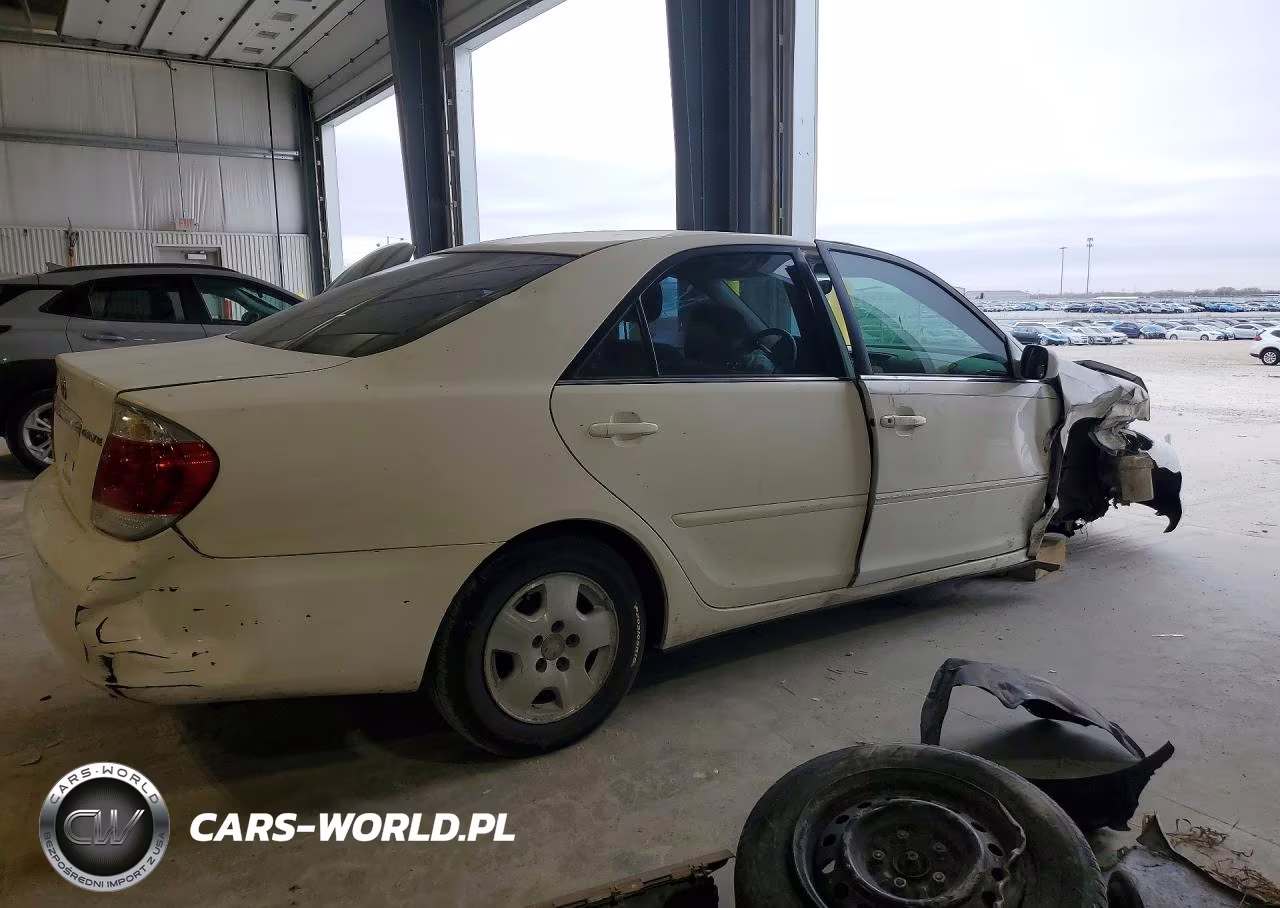 2005 Toyota Camry Le VIN:4T1BE32K75U590638 - 3