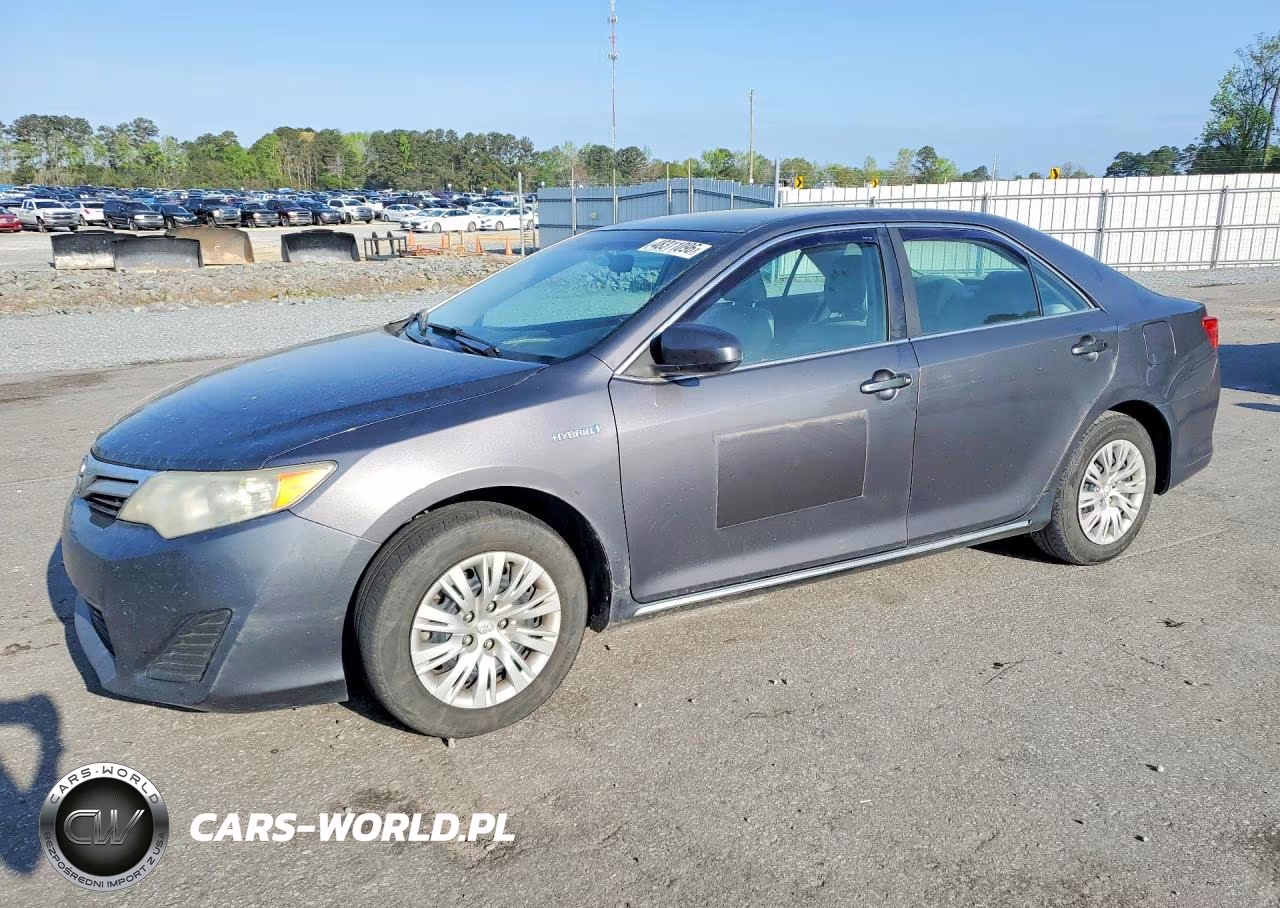 2013 Toyota Camry Hybrid Le – zdjęcie 1 z 12
