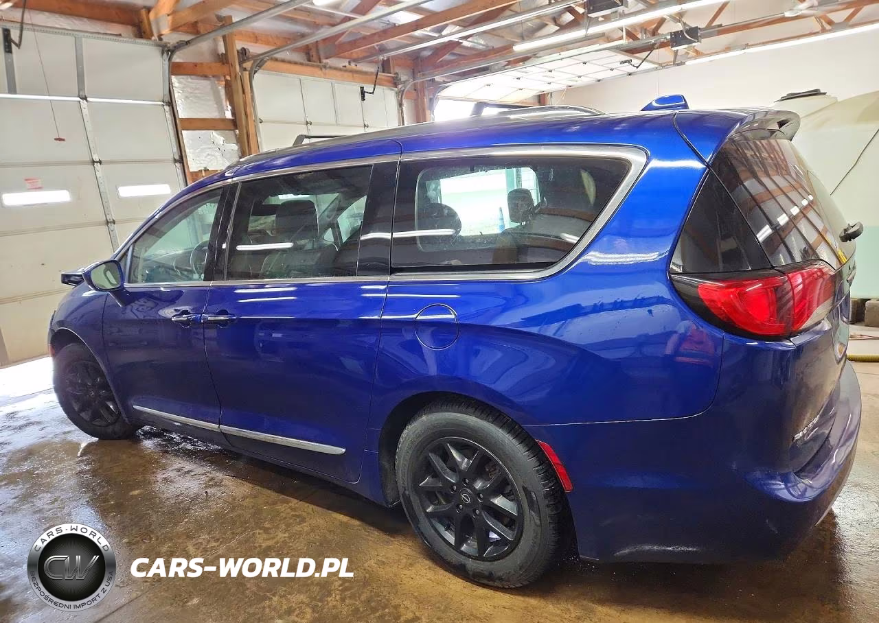 2020 Chrysler Pacifica Touring L VIN:2C4RC1BG3LR285687 - 2