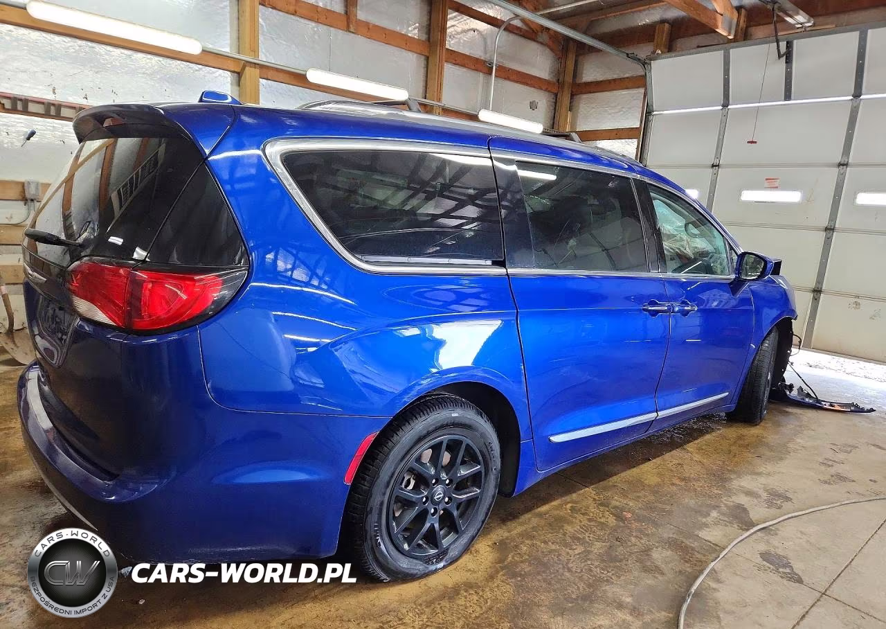 2020 Chrysler Pacifica Touring L VIN:2C4RC1BG3LR285687 - 3