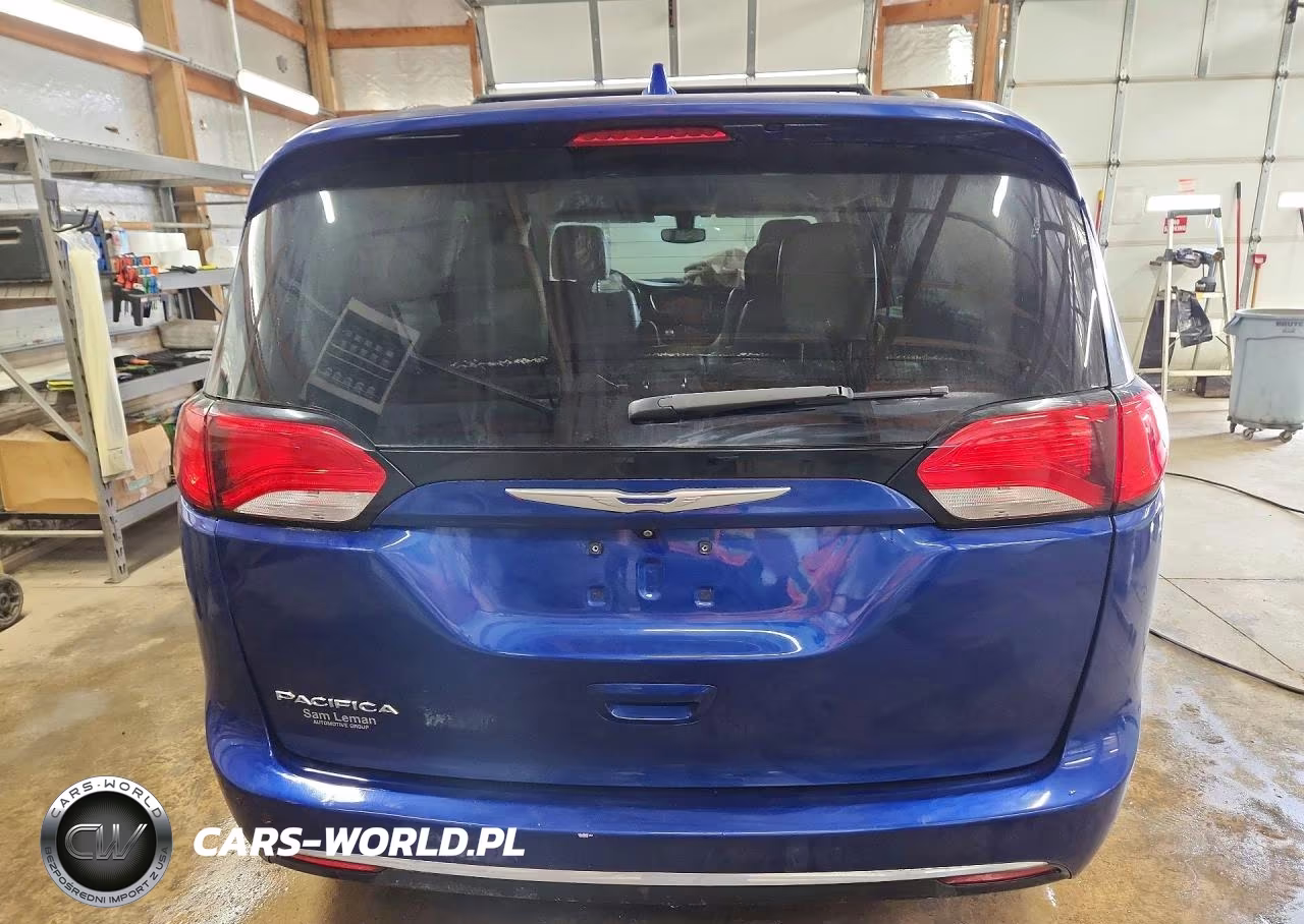 2020 Chrysler Pacifica Touring L VIN:2C4RC1BG3LR285687 - 6