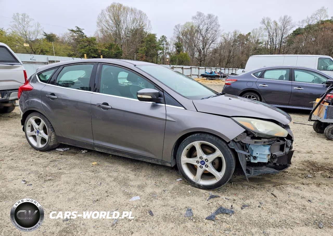 2012 Ford Focus Titanium VIN:1FAHP3N25CL287175 - 4