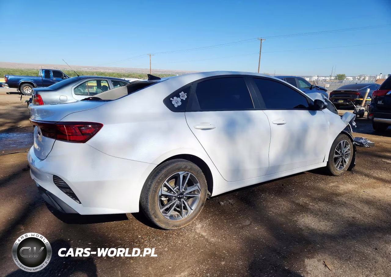 2024 Kia Forte Lxs VIN:3KPF24AD4RE837996 - 3