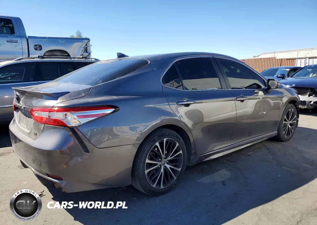 2020 Toyota Camry Se VIN:4T1G11AK2LU504639 - 3