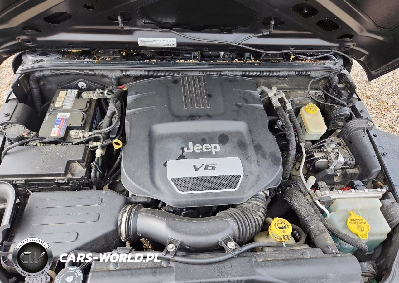 2015 Jeep Wrangler Unlimited Sport VIN:1C4BJWDG6FL759078 - 12
