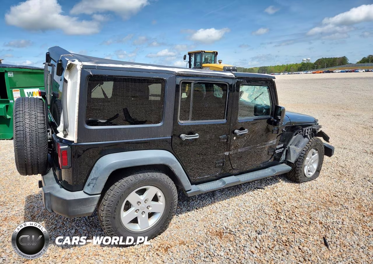 2015 Jeep Wrangler Unlimited Sport VIN:1C4BJWDG6FL759078 - 3