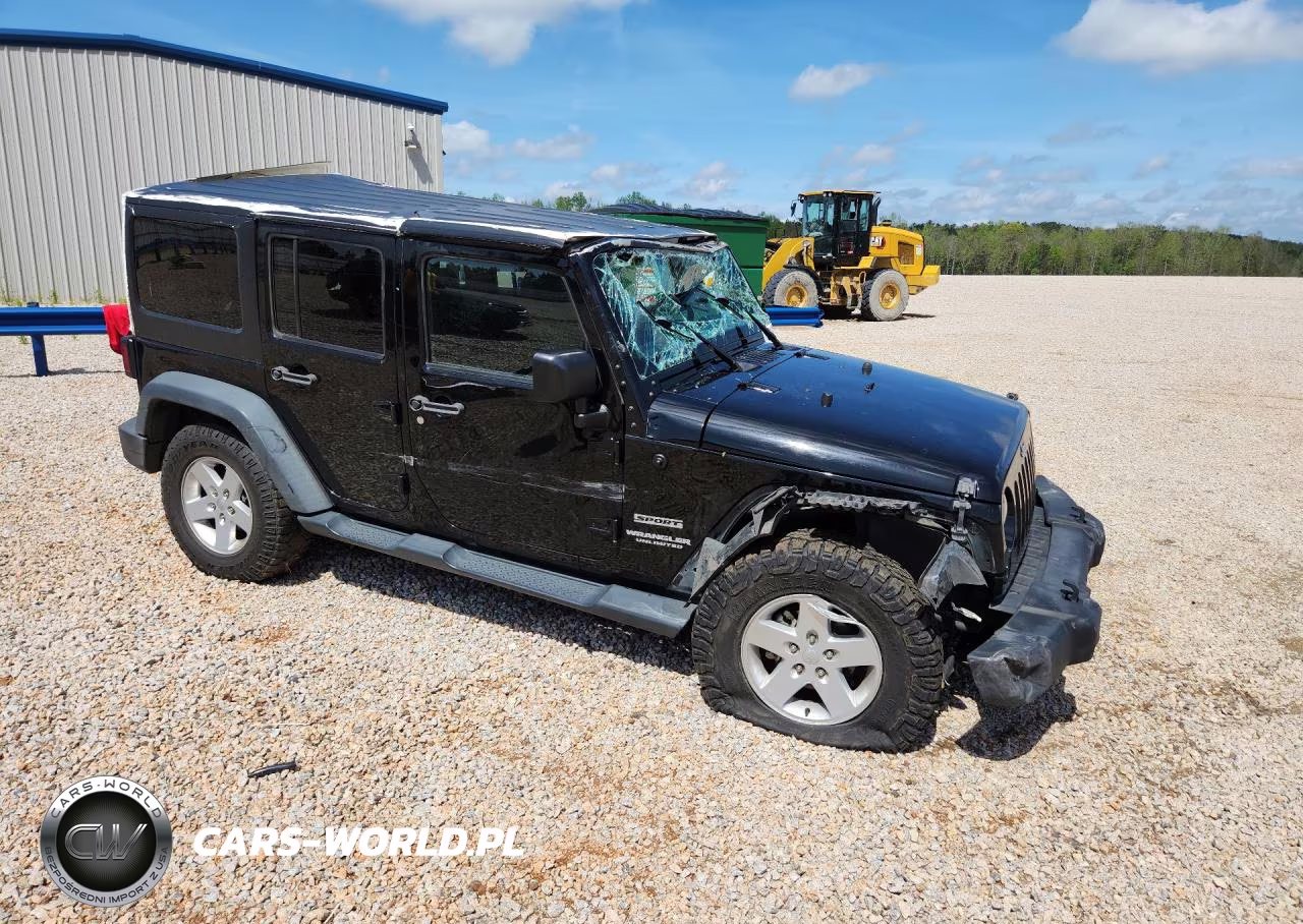2015 Jeep Wrangler Unlimited Sport VIN:1C4BJWDG6FL759078 - 4