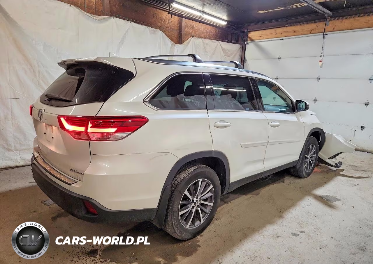 2019 Toyota Highlander Xle VIN:5TDJZRFHXKS926580 - 3