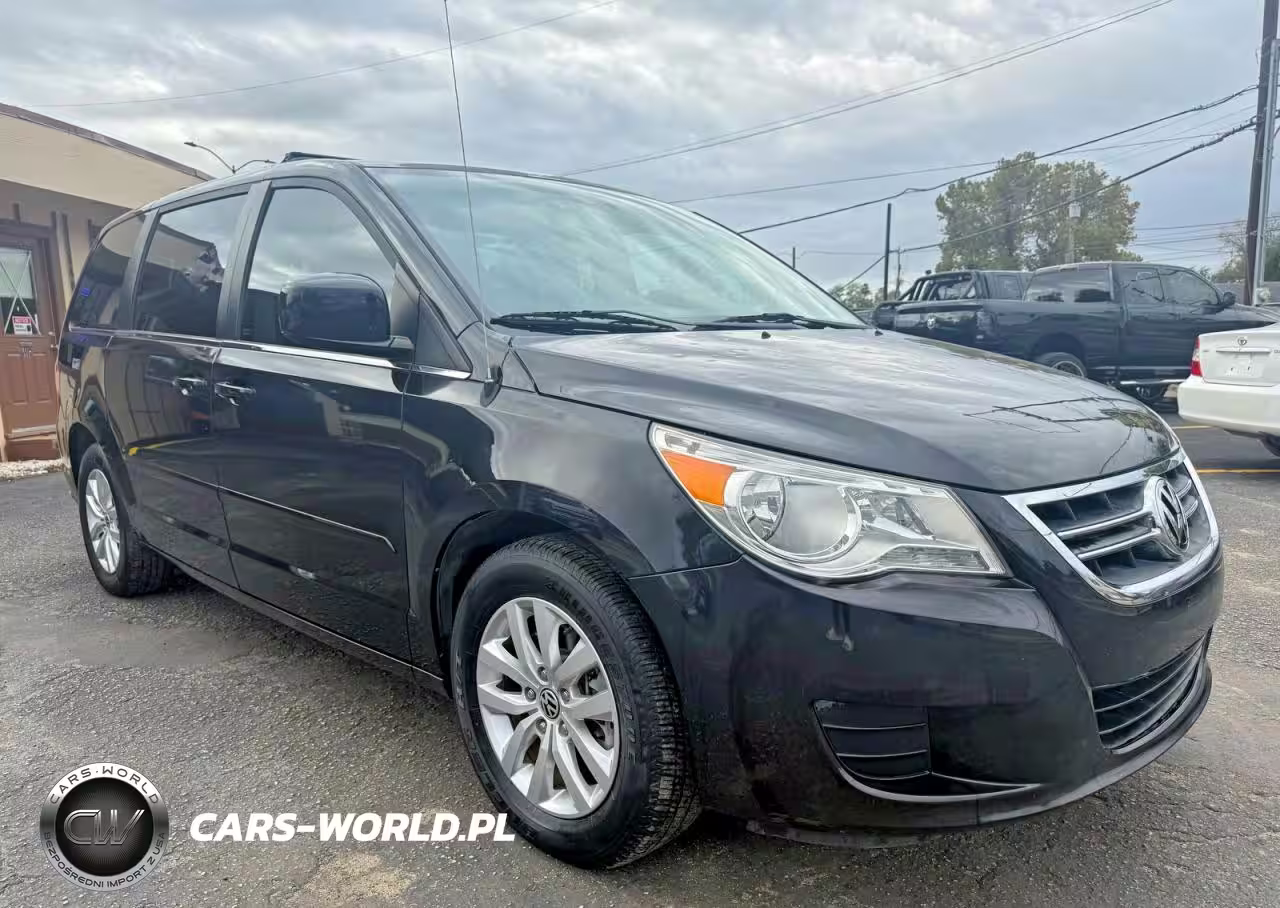2012 Volkswagen Routan Se