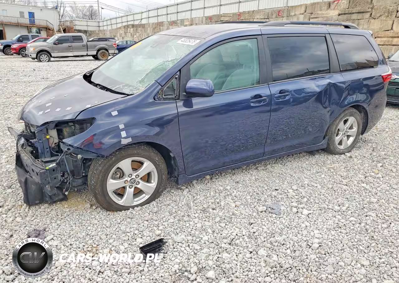 2018 Toyota Sienna Le 8-Passenger