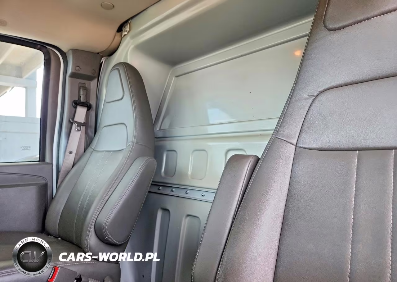 2019 Chevrolet Express G2500 VIN:1GCWGAFP7K1367023 - 10