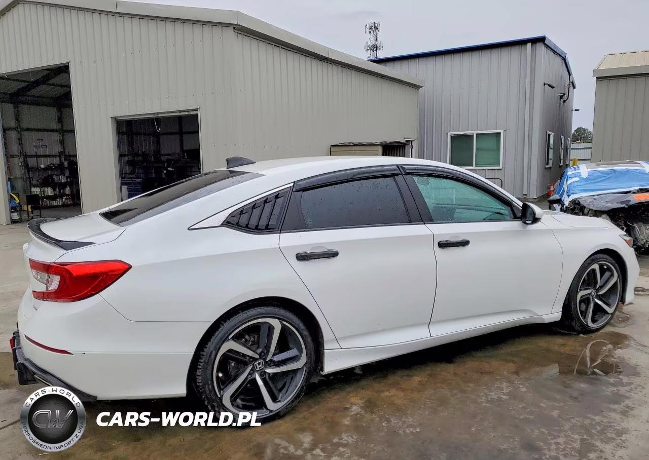 2018 Honda Accord Sport VIN:1HGCV1F3XJA050410 - 3