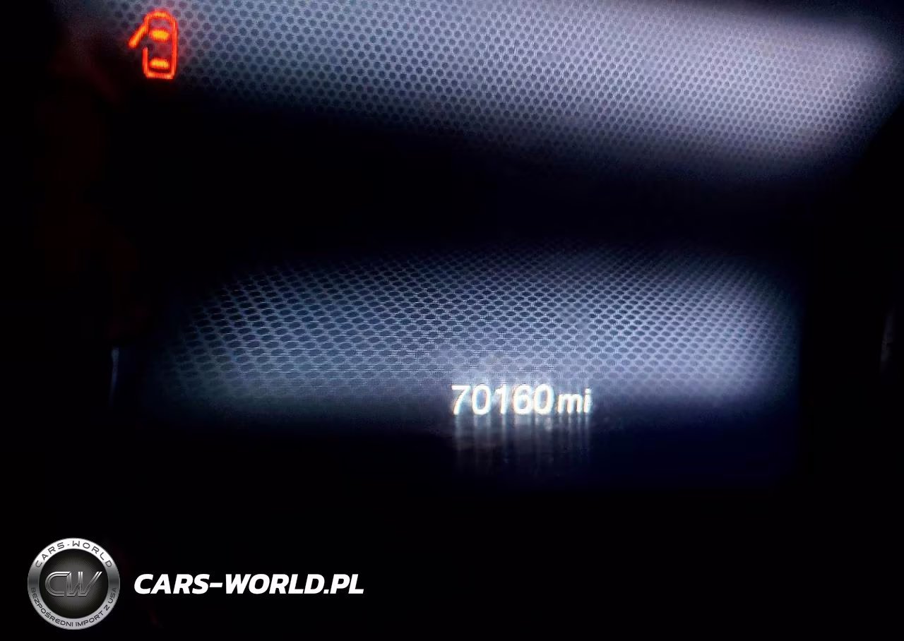 2020 Jeep Renegade Limited VIN:ZACNJBD11LPL97795 - 9