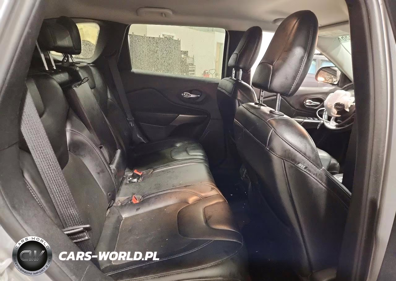 2019 Jeep Cherokee Latitude Plus VIN:1C4PJMLB0KD451876 - 11
