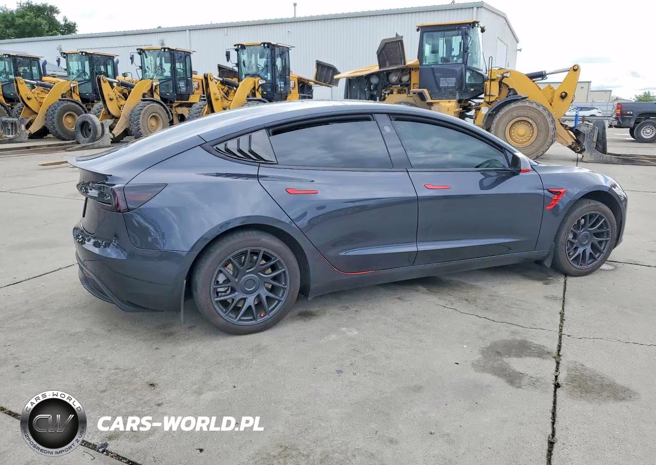 2024 Tesla Model 3 VIN:5YJ3E1EAXRF783610 - 3