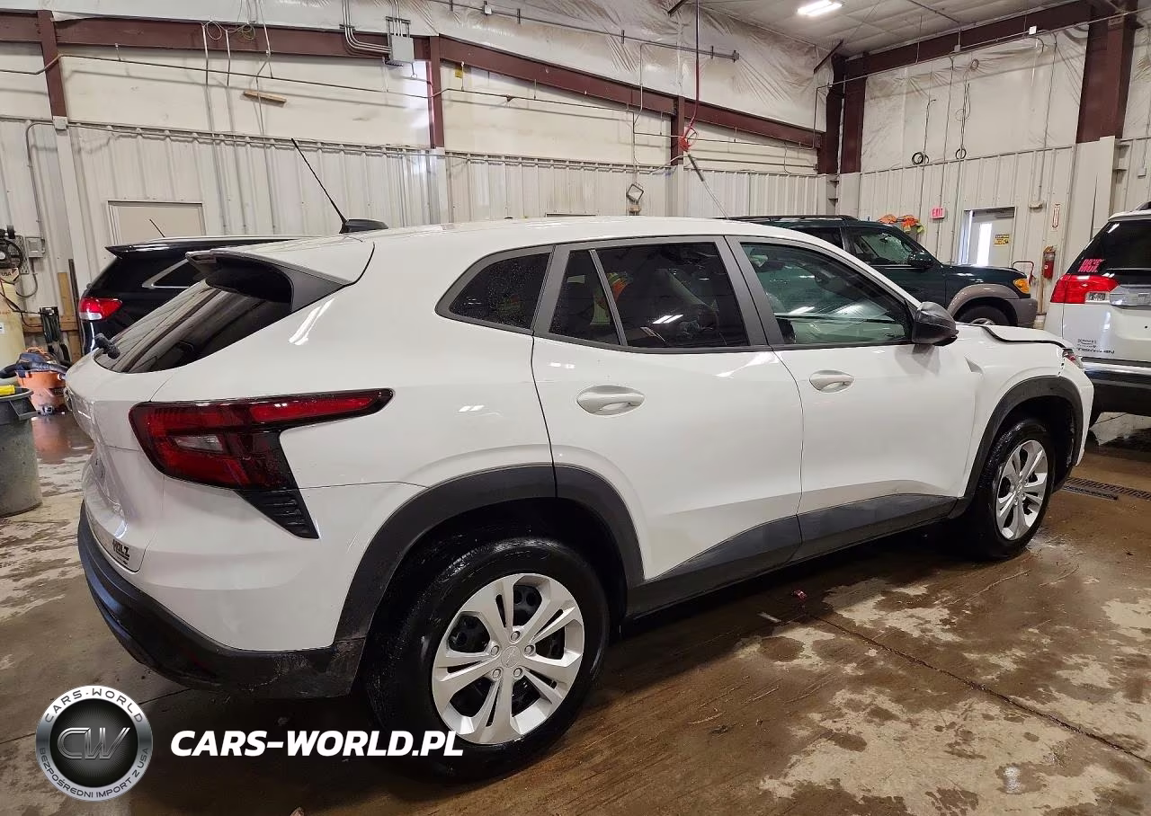 2025 Chevrolet Trax Ls VIN:KL77LFEP8SC214117 - 3