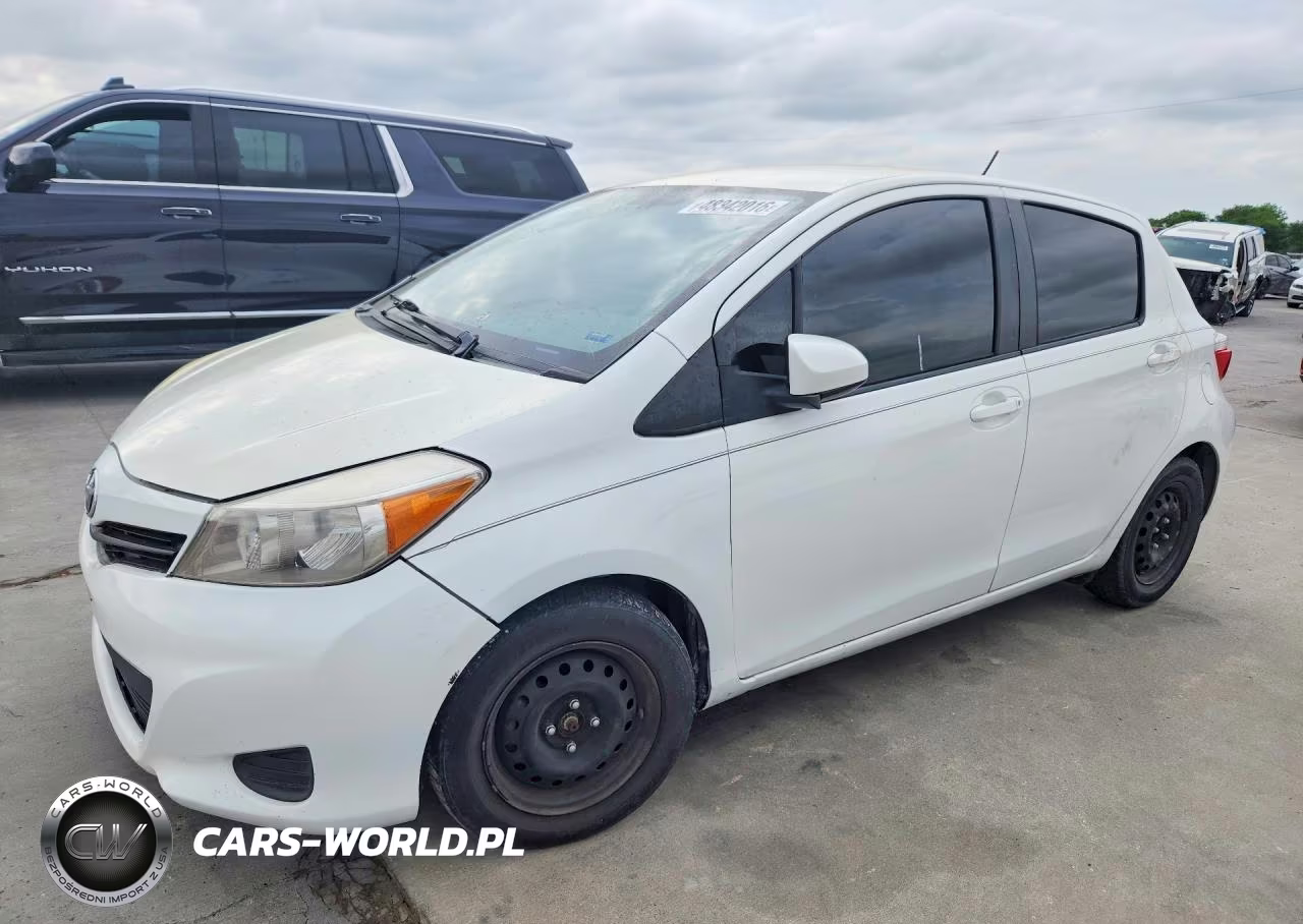 2013 Toyota Yaris 5-Door Le
