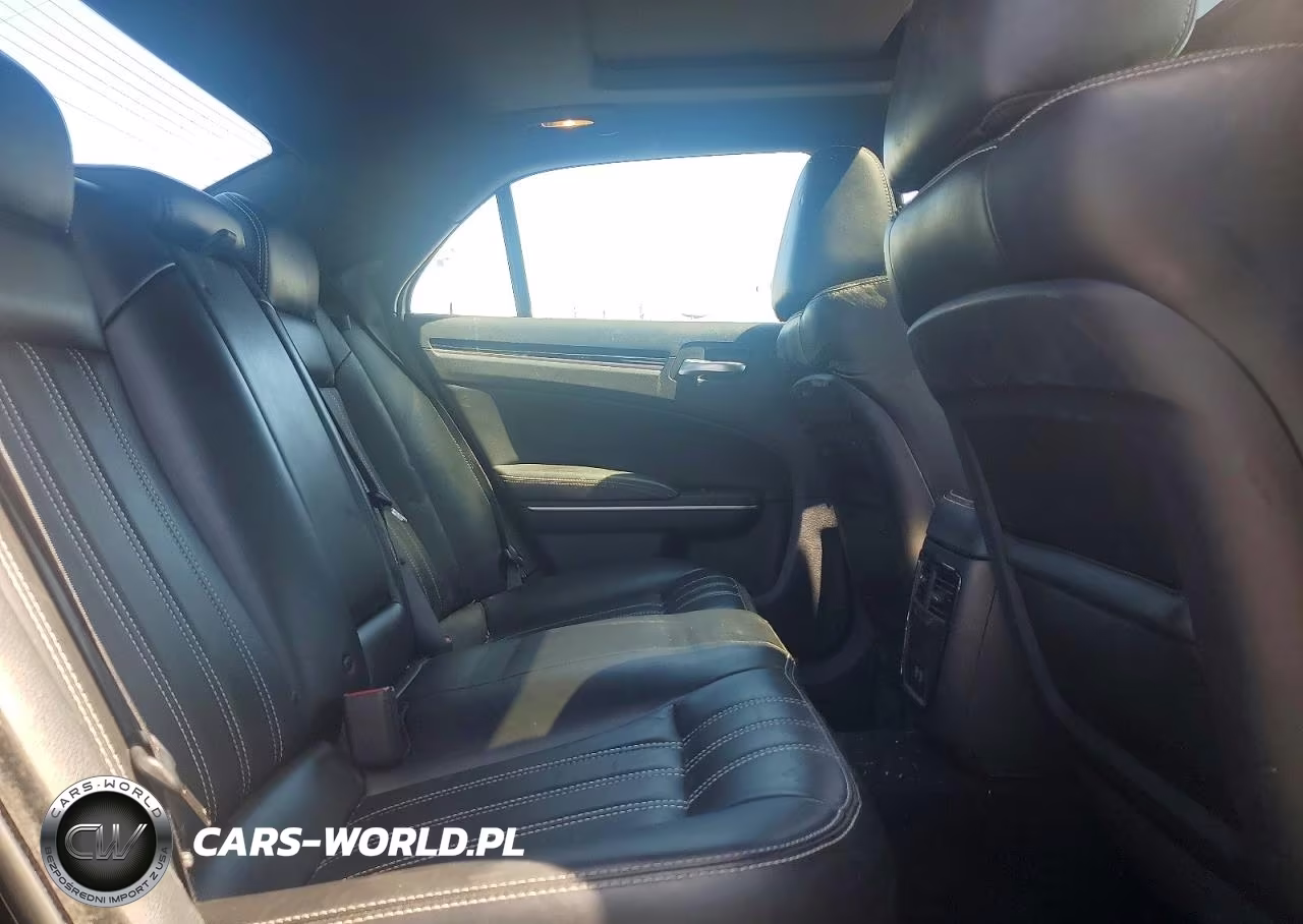 2023 Chrysler 300 S VIN:2C3CCABG7PH585187 - 10