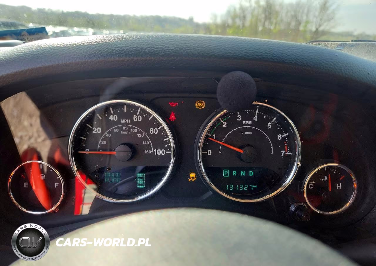 2015 Jeep Wrangler Unlimited Rubicon VIN:1C4BJWFG6FL567754 - 9