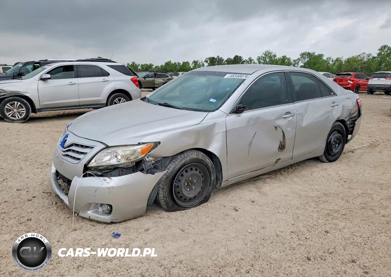 2011 Toyota Camry Le – zdjęcie 1 z 12