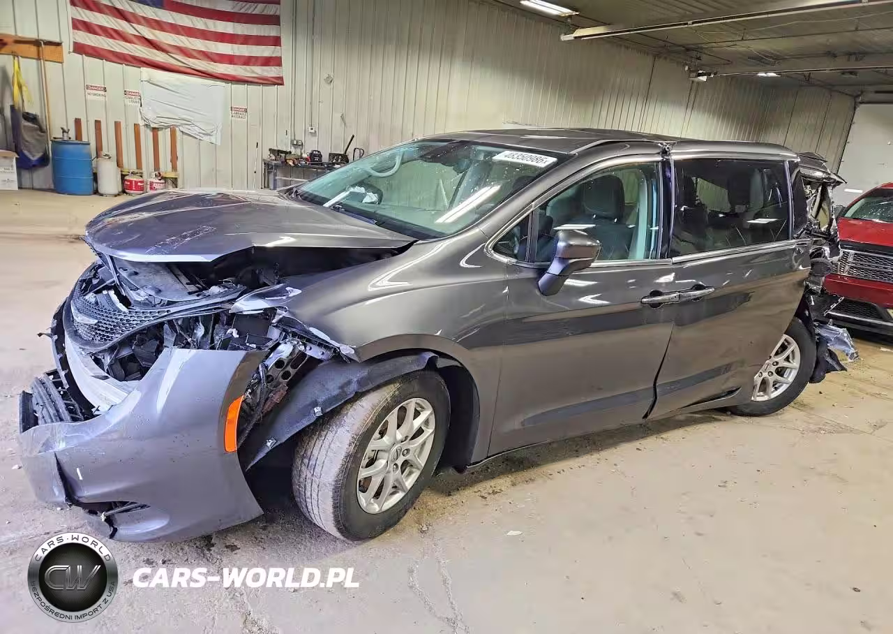 2023 Chrysler Voyager Lx