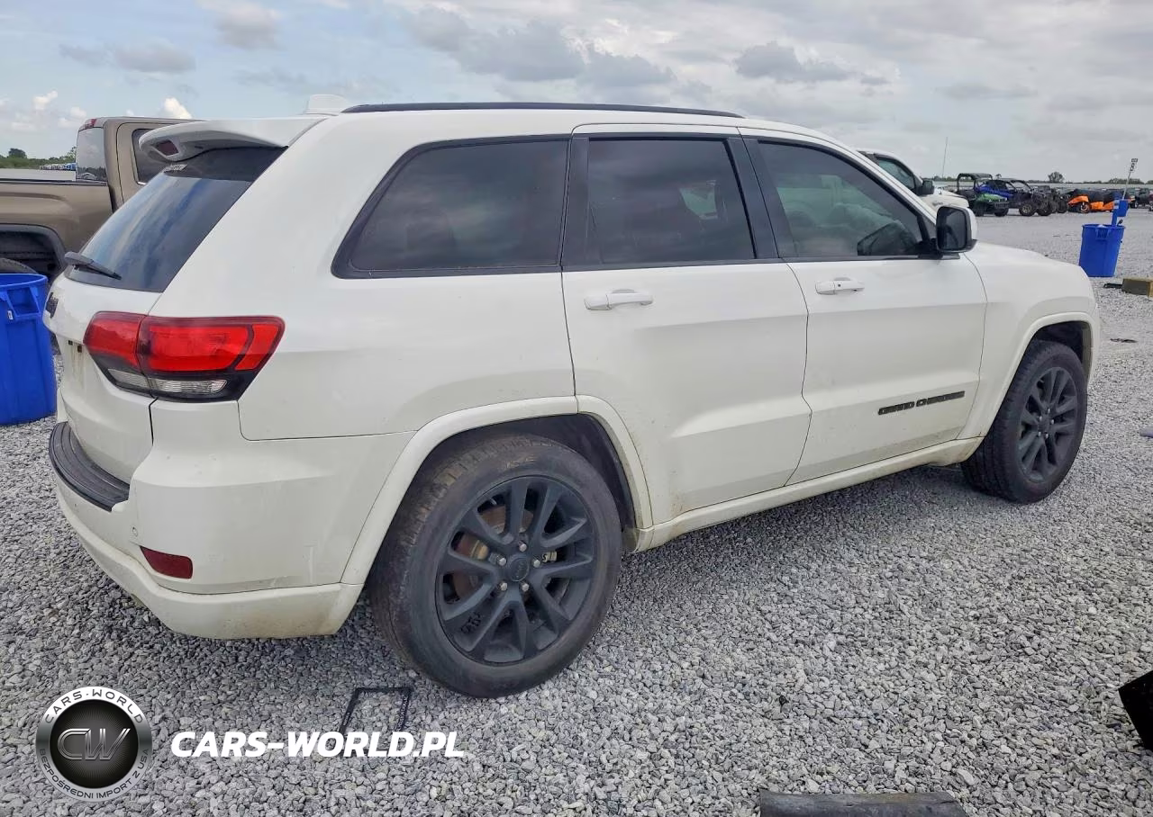 2018 Jeep Grand Cherokee Laredo VIN:1C4RJEAG0JC354100 - 3