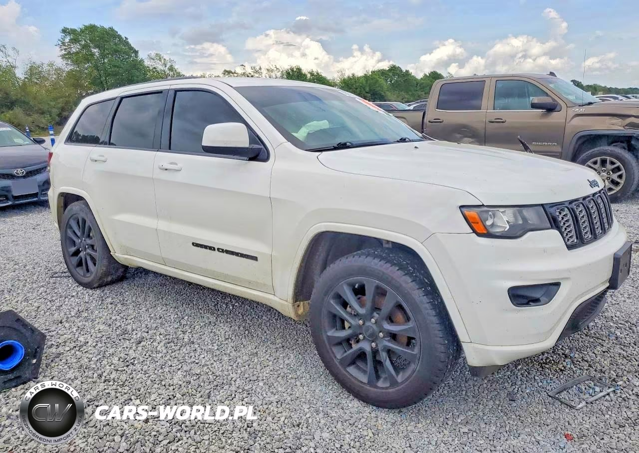 2018 Jeep Grand Cherokee Laredo VIN:1C4RJEAG0JC354100 - 4