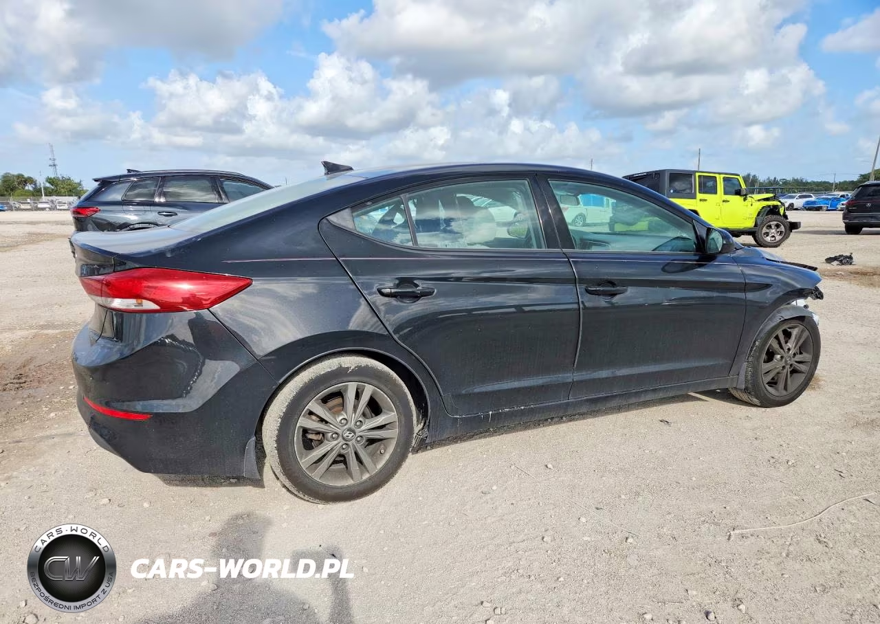 2018 Hyundai Elantra Sel VIN:5NPD84LF0JH366577 - 3
