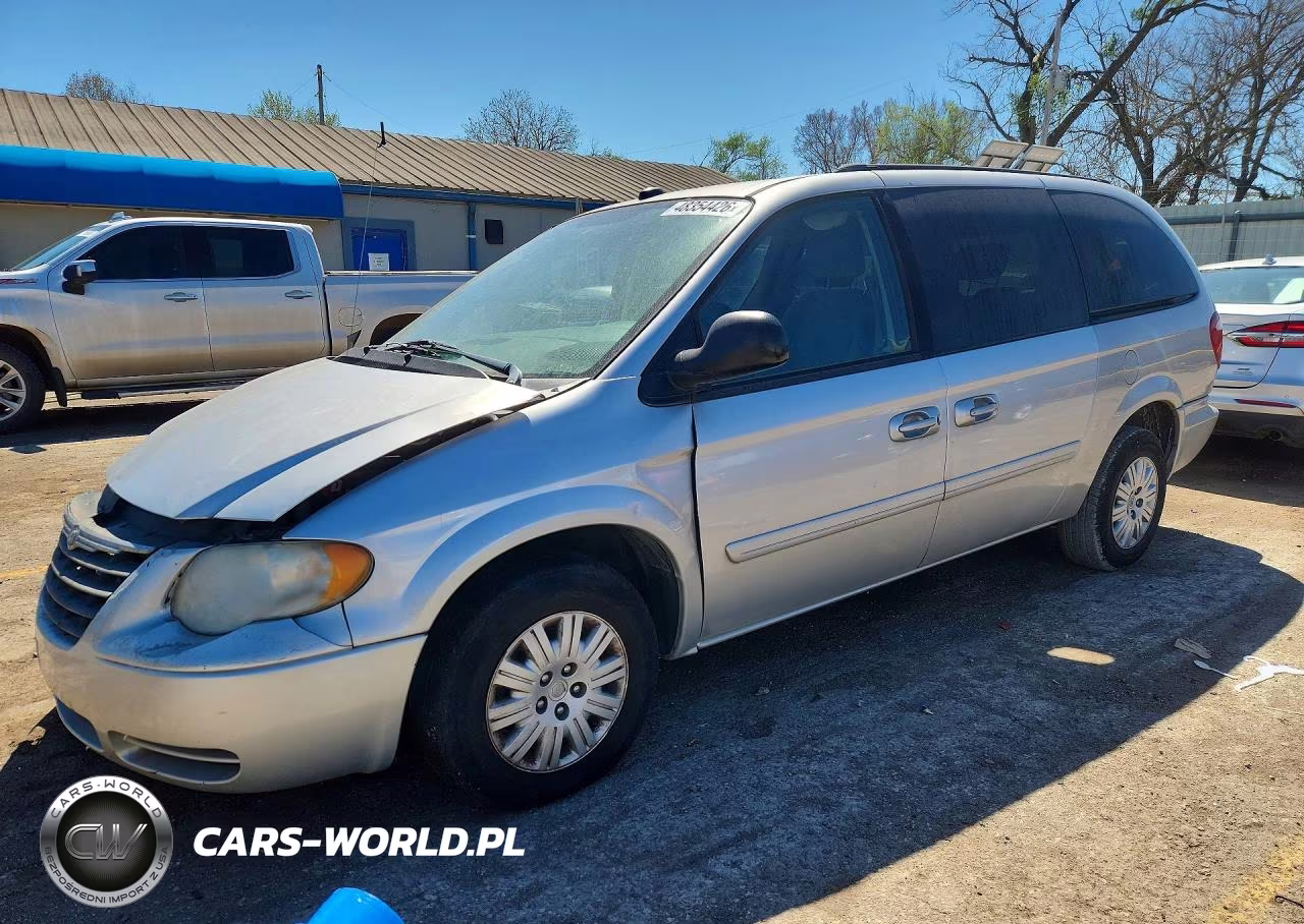 2005 Chrysler Town & Country Lx