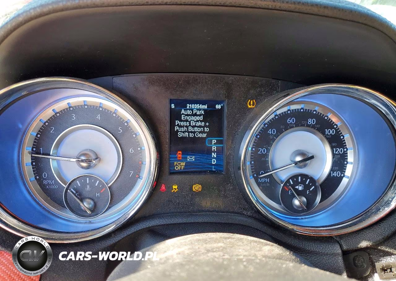2014 Chrysler 300C VIN:2C3CCAEGXEH125322 - 9