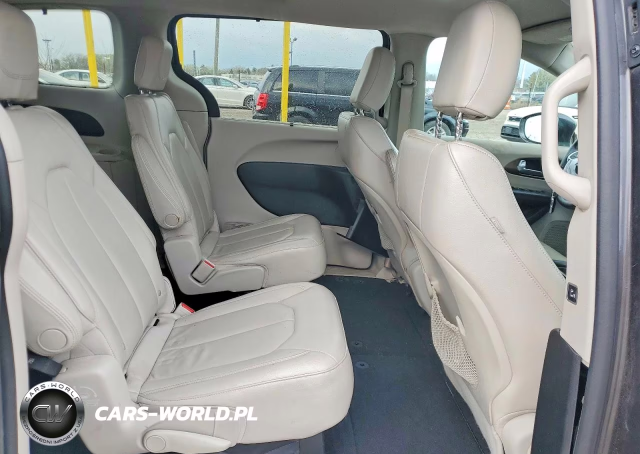 2017 Chrysler Pacifica Touring L VIN:2C4RC1BG2HR505442 - 11