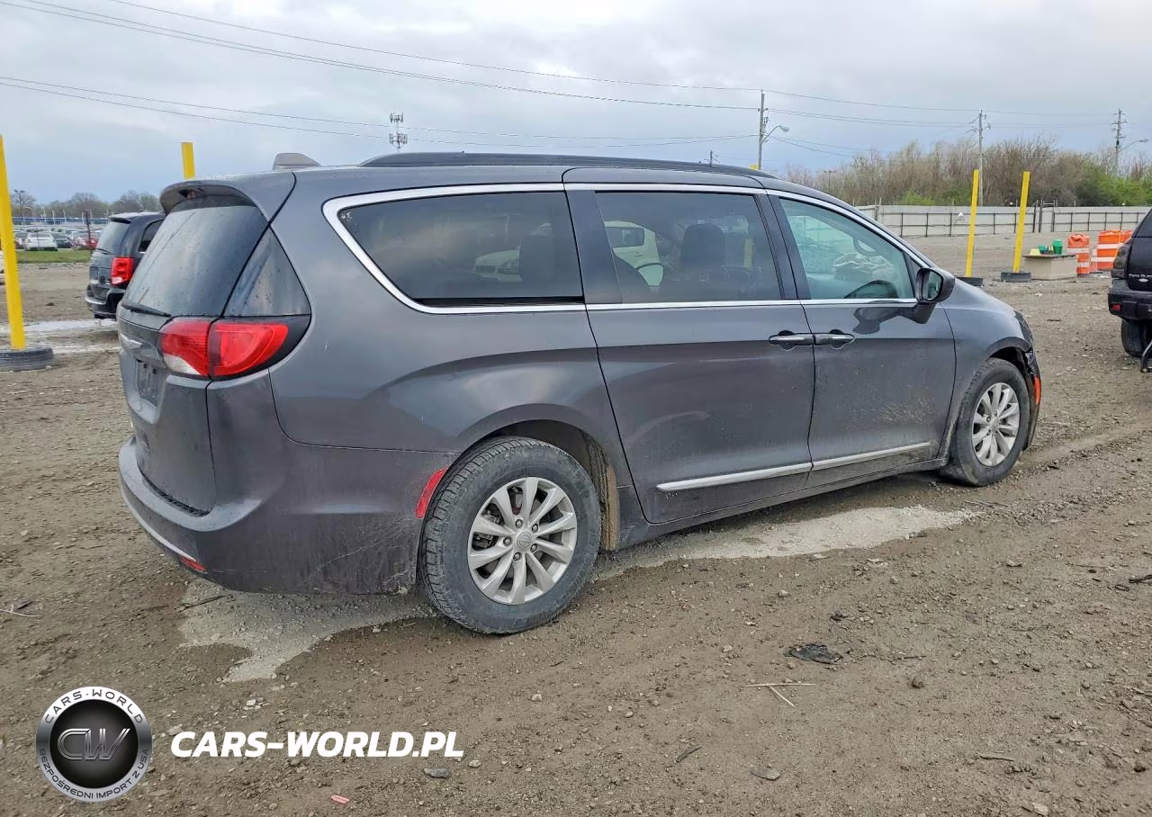 2017 Chrysler Pacifica Touring L VIN:2C4RC1BG2HR505442 - 3