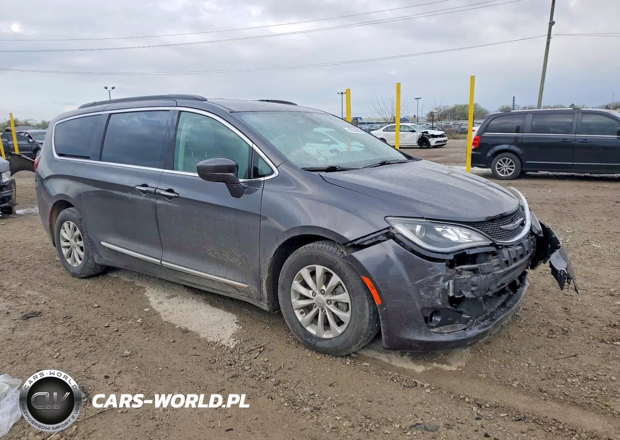 2017 Chrysler Pacifica Touring L VIN:2C4RC1BG2HR505442 - 4