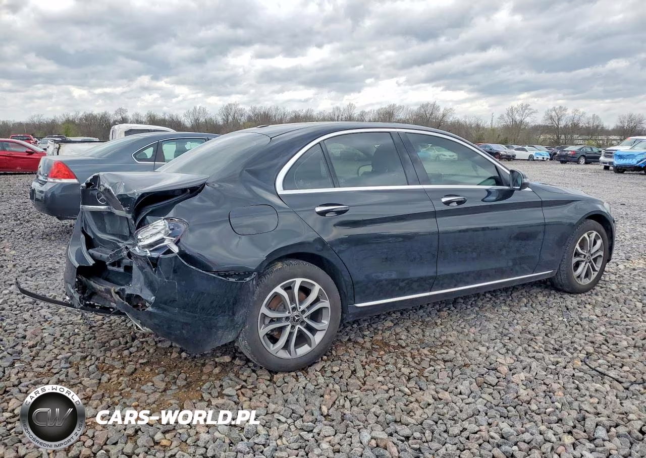 2018 Mercedes-Benz C 300 4Matic VIN:55SWF4KB8JU245418 - 3