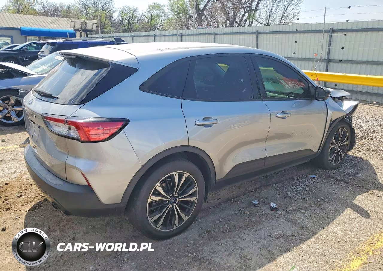 2021 Ford Escape Se VIN:1FMCU0G69MUA32404 - 3