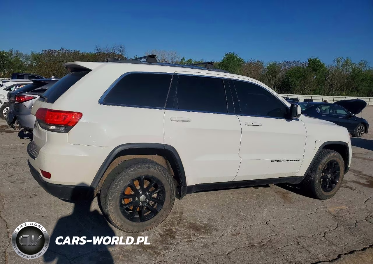 2015 Jeep Grand Cherokee Laredo VIN:1C4RJFAG2FC844552 - 3