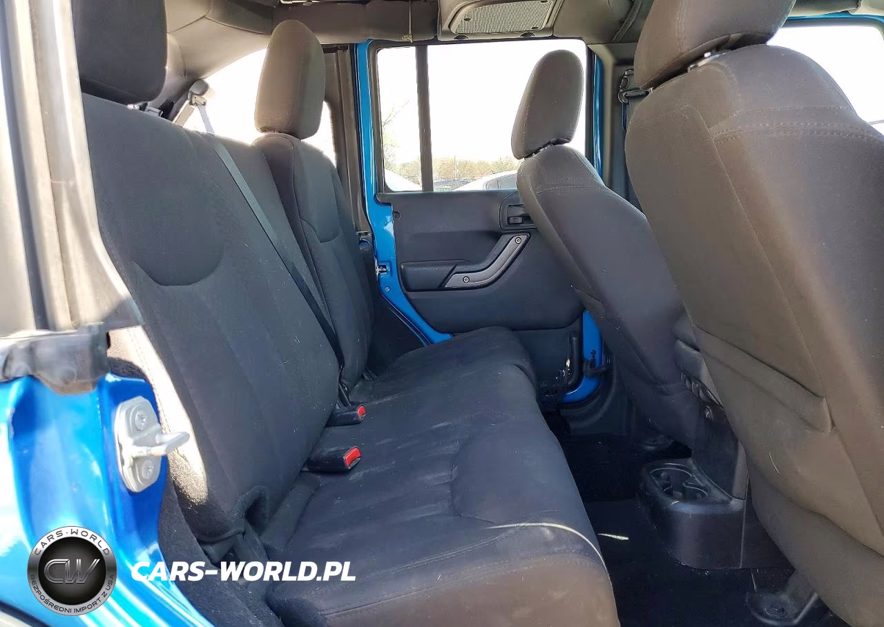 2015 Jeep Wrangler Unlimited Sport VIN:1C4BJWDGXFL638330 - 10