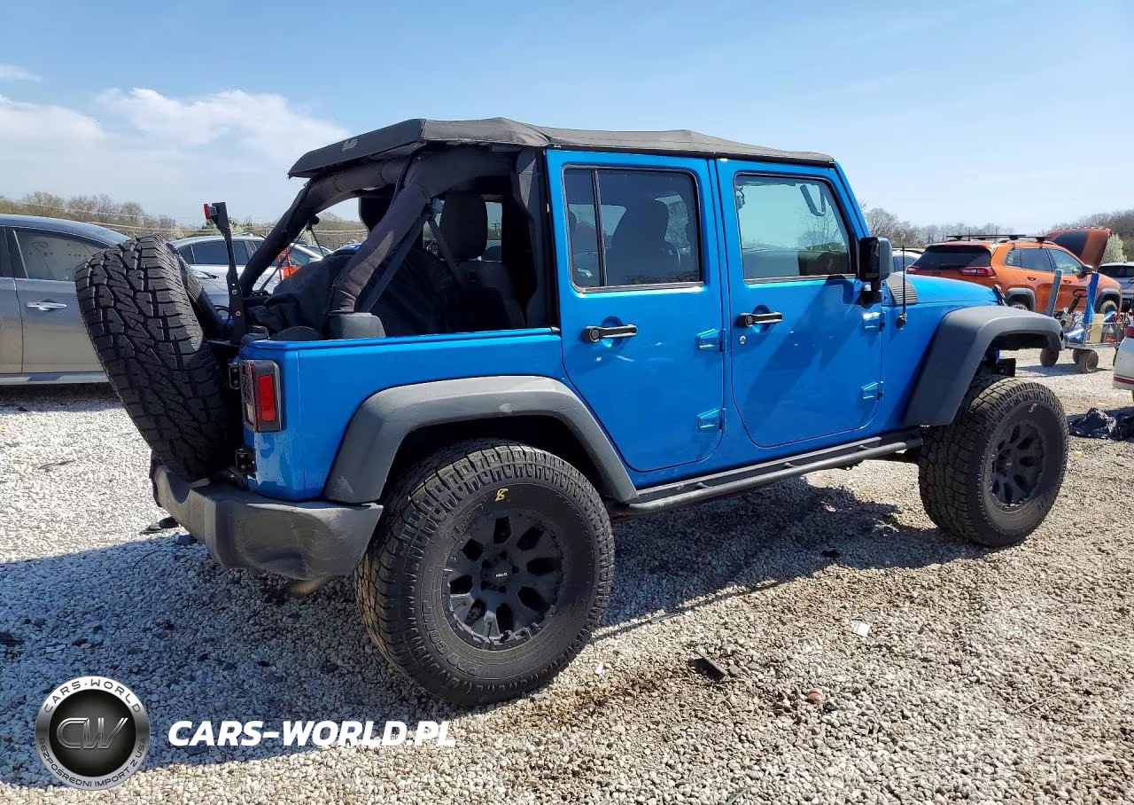2015 Jeep Wrangler Unlimited Sport VIN:1C4BJWDGXFL638330 - 3
