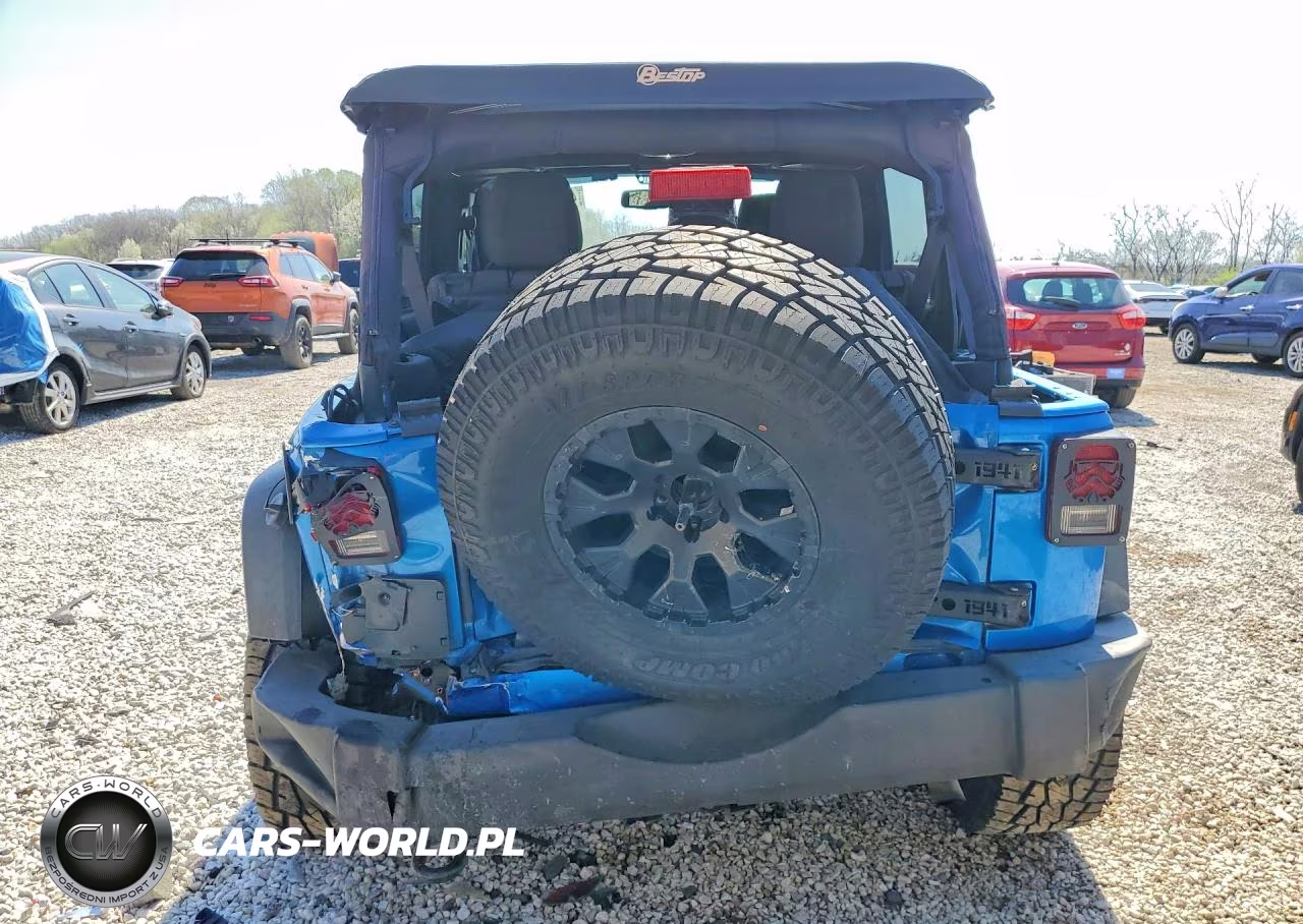2015 Jeep Wrangler Unlimited Sport VIN:1C4BJWDGXFL638330 - 6
