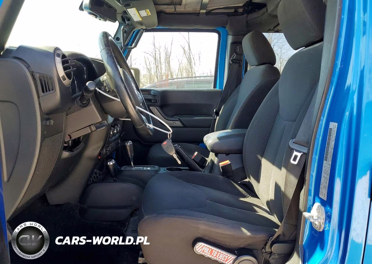 2015 Jeep Wrangler Unlimited Sport VIN:1C4BJWDGXFL638330 - 7