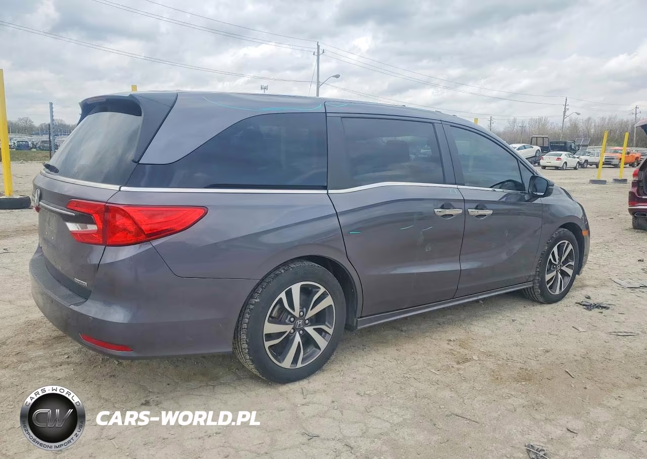 2021 Honda Odyssey Touring VIN:5FNRL6H85MB025978 - 3