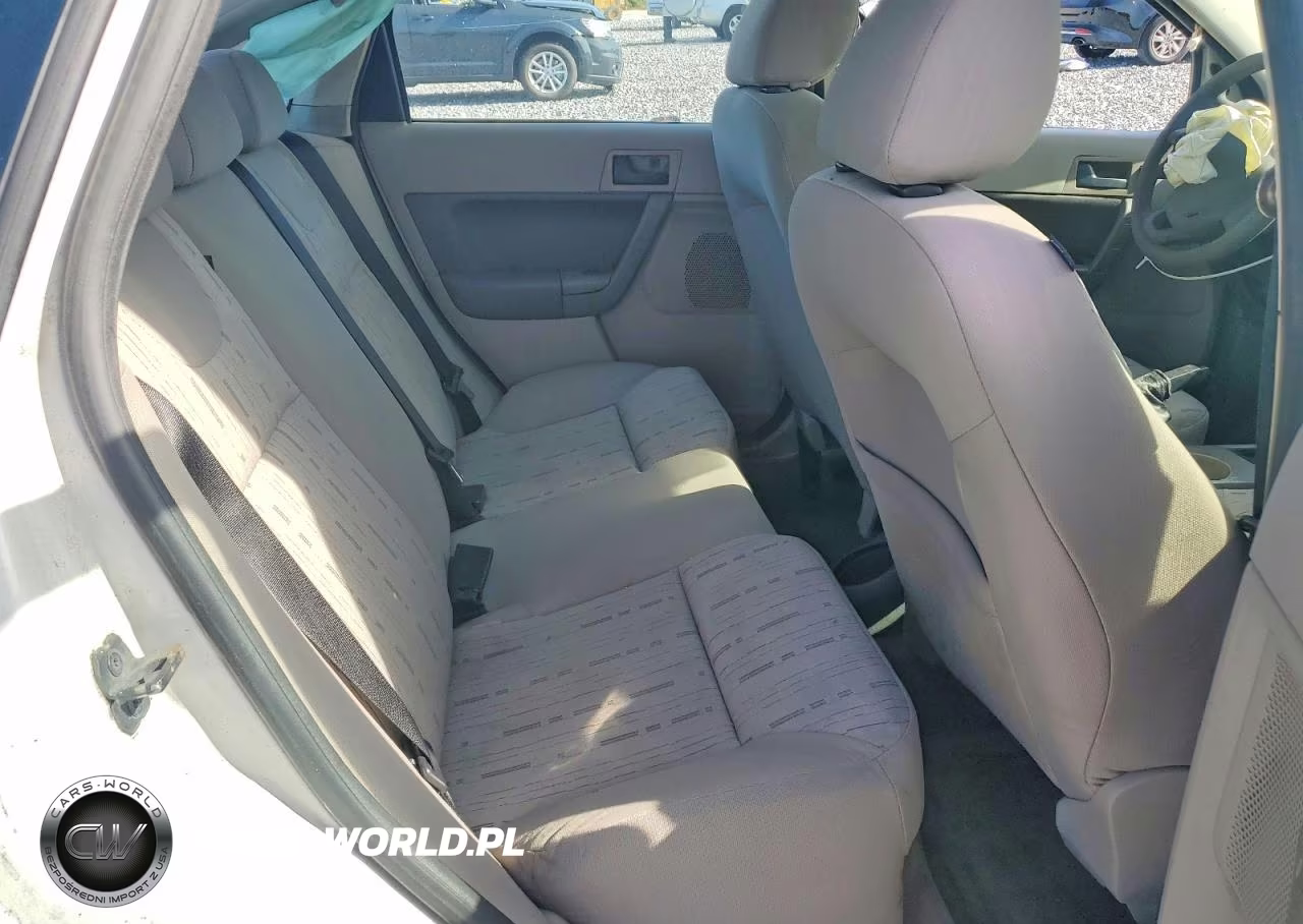 2009 Ford Focus VIN:1FAHP35N19W110012 - 10