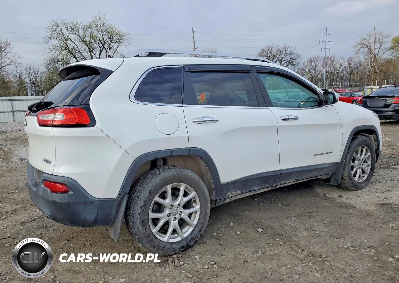 2015 Jeep Cherokee Latitude VIN:1C4PJMCB9FW591208 - 3