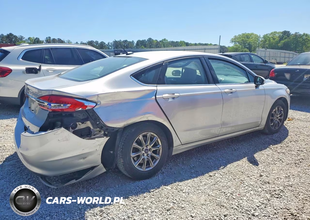 2017 Ford Fusion S VIN:3FA6P0G74HR318729 - 3