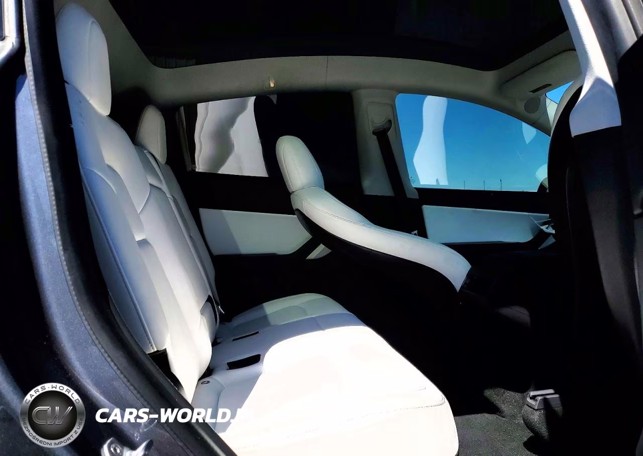 2020 Tesla Model Y VIN:5YJYGDEF6LF015109 - 11