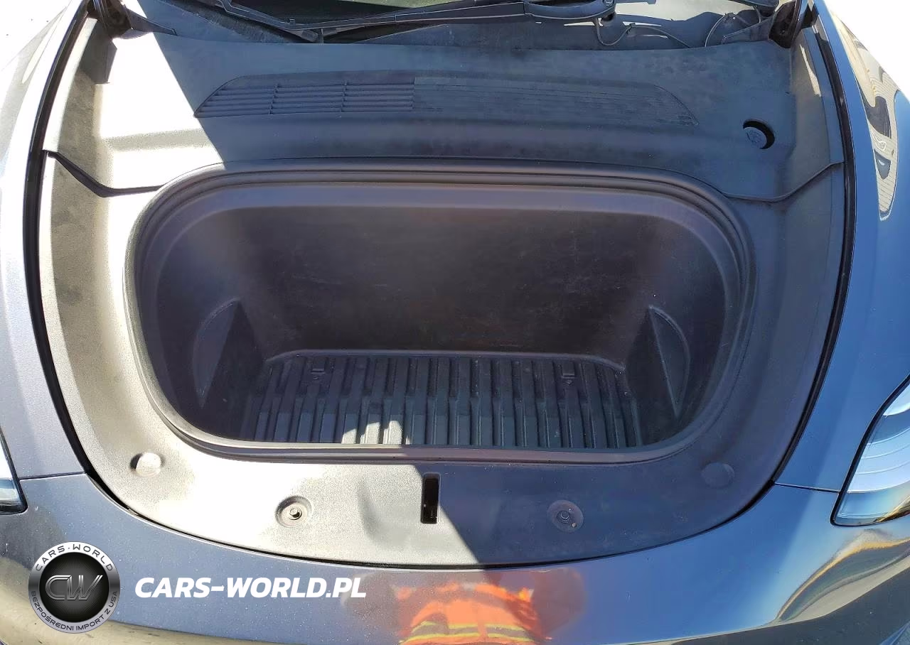 2020 Tesla Model Y VIN:5YJYGDEF6LF015109 - 12